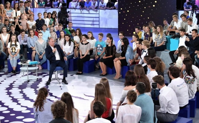 Путин создает сеть элитных обществ для людей во власти