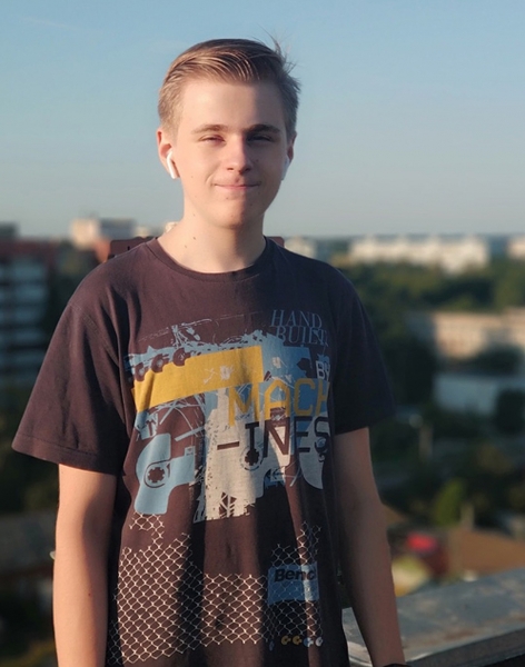 "Бежал по улице со спущенными штанами, чтобы не лишиться достоинства" "Бежал по улице со спущенными штанами, чтобы не лишиться достоинства"