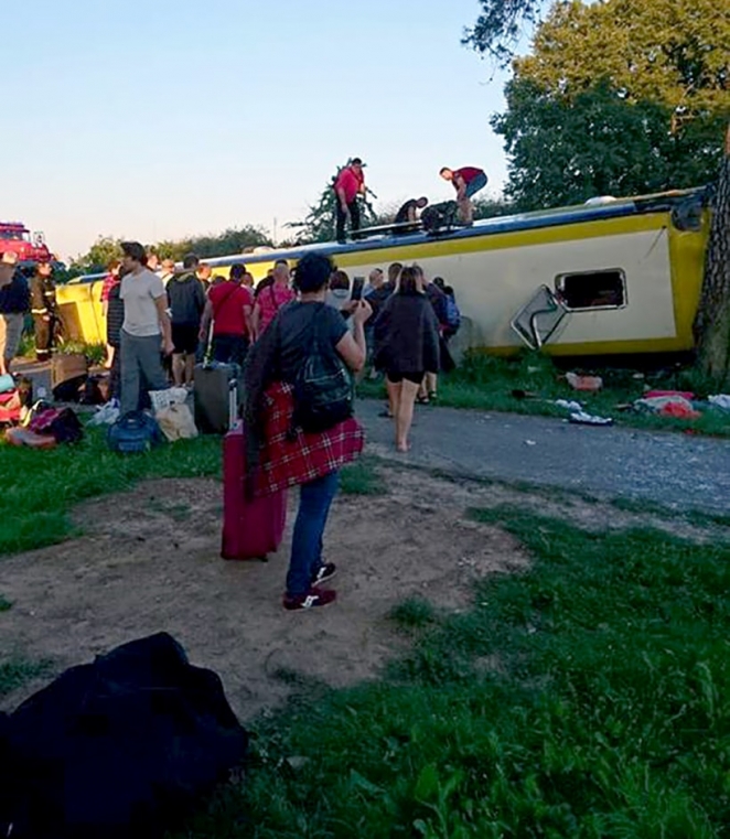 Под Оршей опрокинулся автобус с 50 пассажирами 