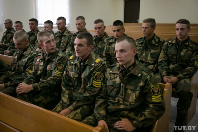 "Приказал облизать ершик для унитаза". Начался суд по делу о гибели рядового Коржича 