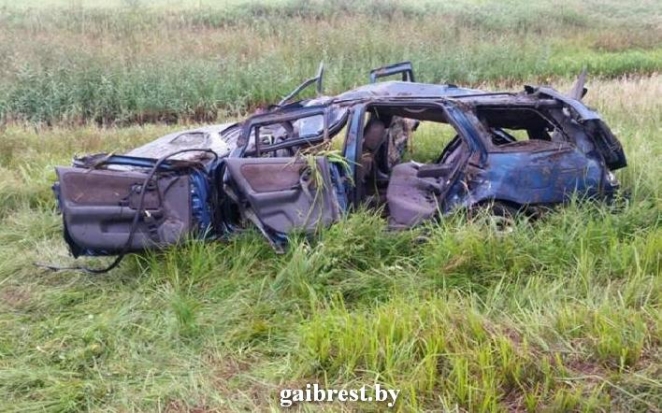 В Ганцевичском районе Nissan опрокинулся в мелиоративный канал: погибли два человека