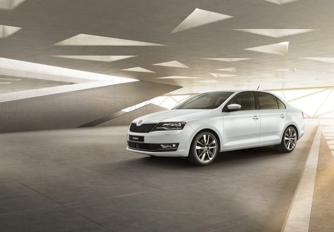 Разница в цене уже доходит до 2 тысяч долларов. Стоит ли сейчас ехать в Россию за новым авто