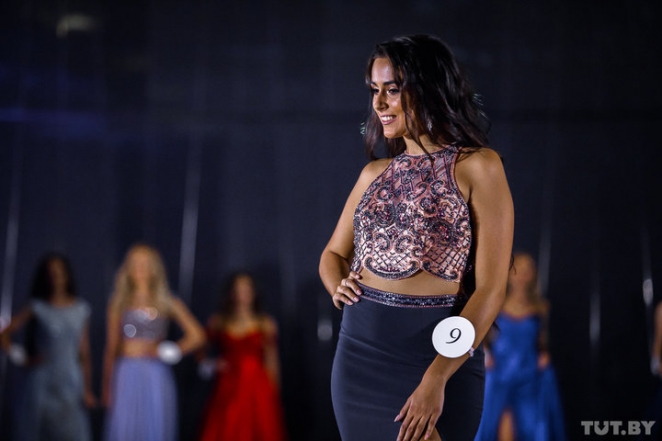 Вопросы о жизненных ценностях и дефиле в белье. Как выбирали "Мисс Минск — 2018"
