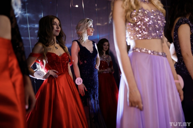 Вопросы о жизненных ценностях и дефиле в белье. Как выбирали "Мисс Минск — 2018"