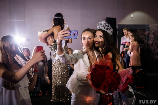 Вопросы о жизненных ценностях и дефиле в белье. Как выбирали "Мисс Минск — 2018"