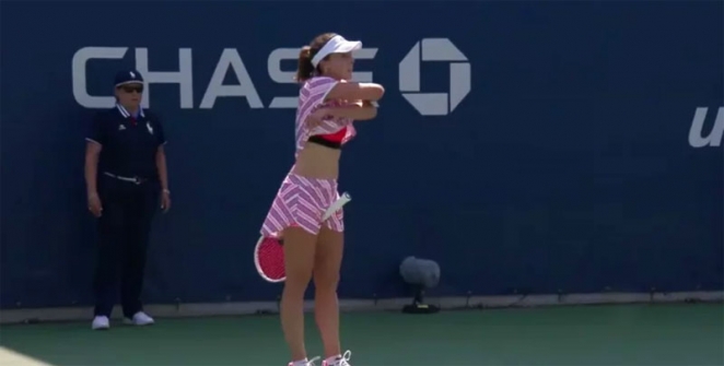 Француженка Ализе Корне сняла майку на корте US Open — и изменила правила мирового тенниса