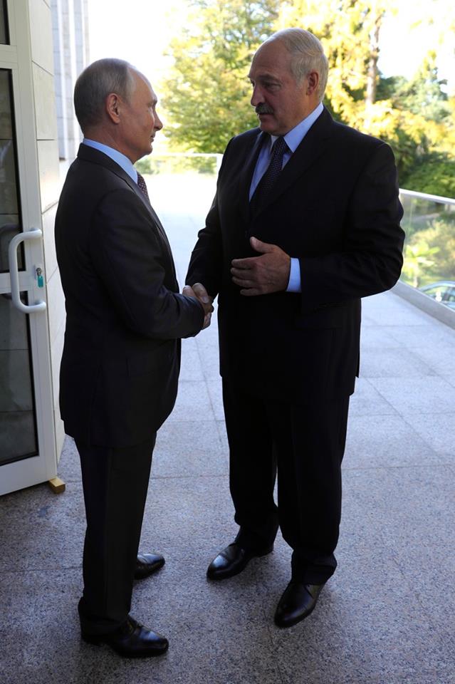 UD@F: Слева - президент Беларуси