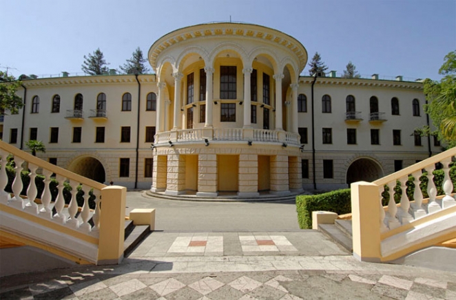 "Из-за того, что частично закрыли пляж ближе к Лукашенко, мест хватало не всем"