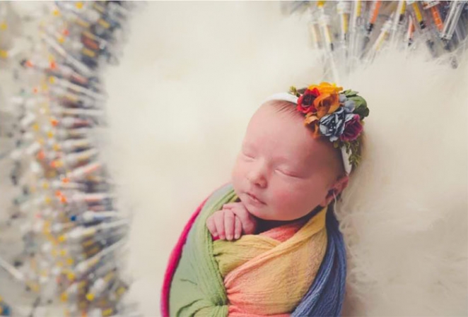 "Оно того стоило!": фото младенца в окружении шприцев стало символом надежды