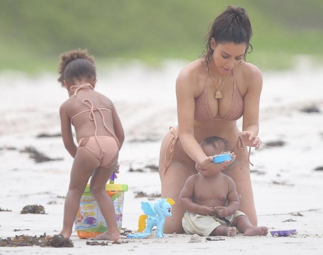 Седокова объяснилась за фото с сыном и ее «пятой точкой» крупным планом