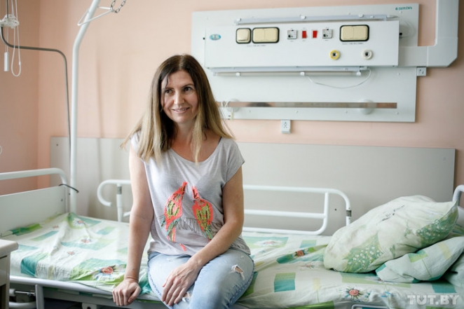 "Мучилась от головных болей 23 года". Белорусские врачи спасли женщину с редким заболеванием