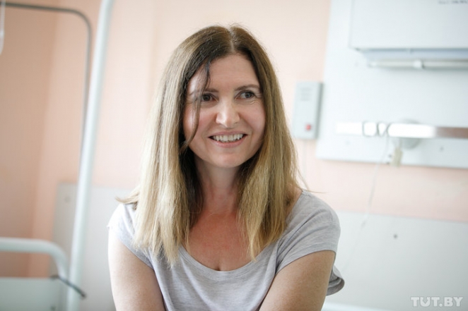 "Мучилась от головных болей 23 года". Белорусские врачи спасли женщину с редким заболеванием