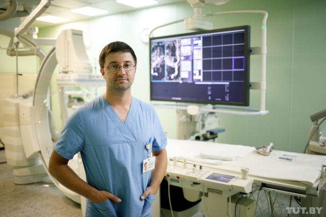 "Мучилась от головных болей 23 года". Белорусские врачи спасли женщину с редким заболеванием