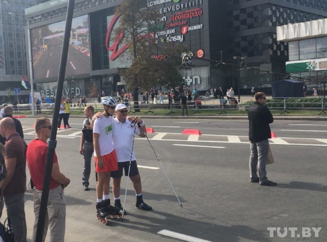 Лукашенко прибыл ко Дворцу спорта на лыжероллерах и победил в соревнованиях