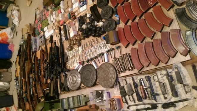 МВД о задержании в Городее: Изъяты взрывпакеты, 5 автоматов, 10 винтовок, 28 гранат, тысячи патронов 