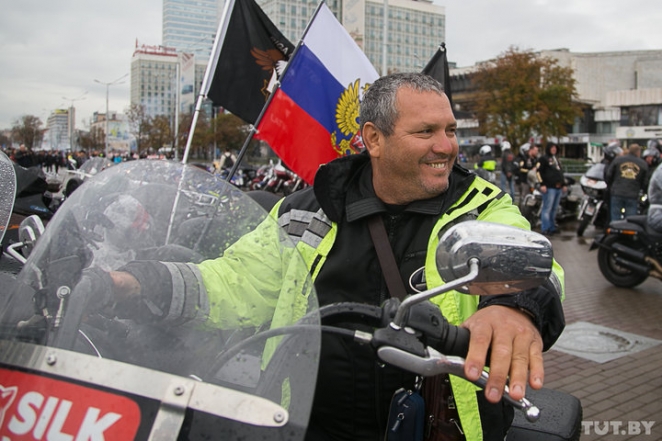 "Езжу без охраны, но в потоке и не узнают". Как Лукашенко и другие закрывали мотосезон в Минске