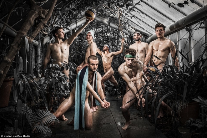 Самые красивые студенты Кембриджа разделись для благотворительного календаря