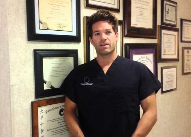 Хирург из реалити-шоу и его девушка изнасиловали сотни женщин под наркотиками