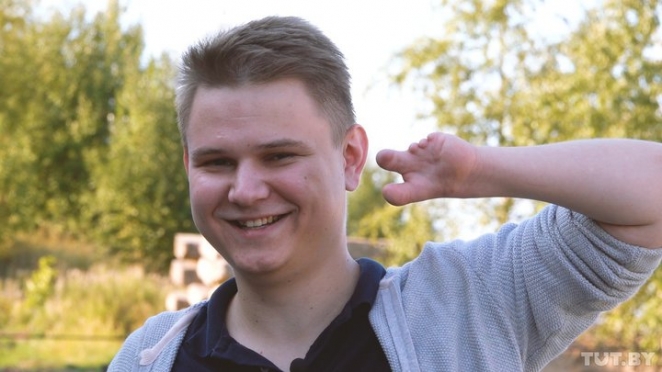 "Врач сказал: "Не хочу из-за тебя в тюрьму". Парню без кисти выдали справку на ручное управление авто