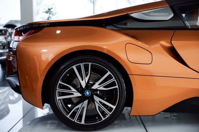 Первый для Беларуси BMW i8 Roadster продан в Минске