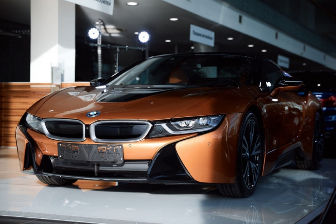 Первый для Беларуси BMW i8 Roadster продан в Минске
