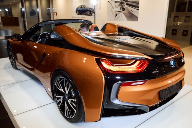 Первый для Беларуси BMW i8 Roadster продан в Минске