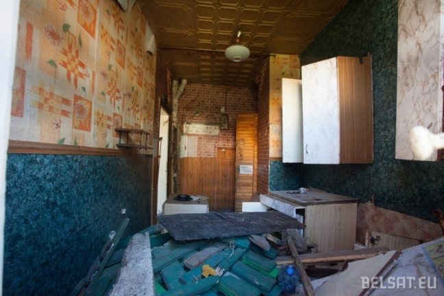 Показуха 80-го уровня: перед приездом Лукашенко начали красить пустые дома, предназначенные под снос!