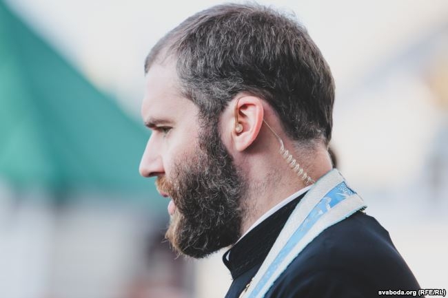 Сакральные номера. Священника наказали за фото машины патриарха Сакральные номера. Священника наказали за фото машины патриарха