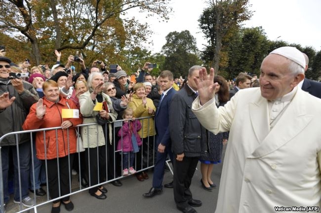 Сакральные номера. Священника наказали за фото машины патриарха Сакральные номера. Священника наказали за фото машины патриарха