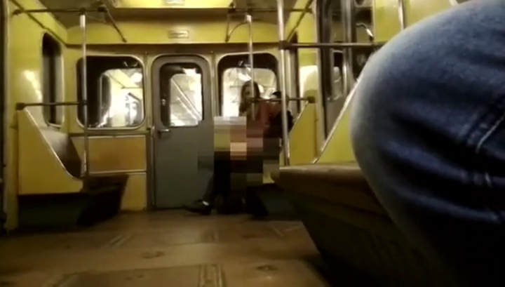 За секс в метро полицейского с задержанной наказано его начальство