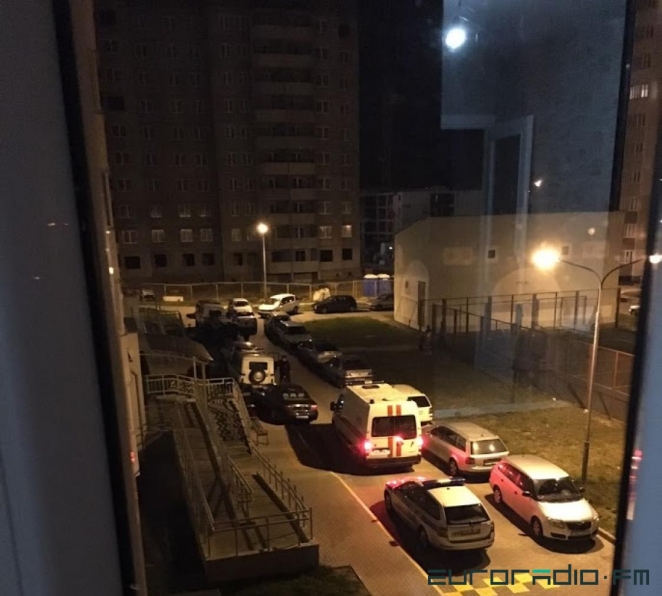 Милиционера закрыли на балконе, он кричал: "Откройте! Откройте сейчас же!"