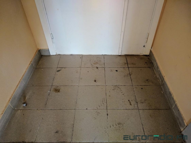 Милиционера закрыли на балконе, он кричал: "Откройте! Откройте сейчас же!"