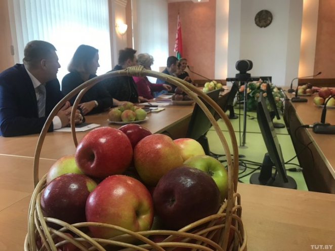 Белорусские яблоки нашлись вдали от родины. "А у нас до сих пор польские прошлогодние доедают"