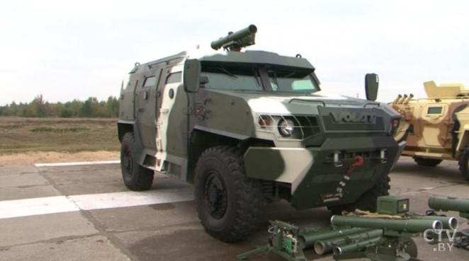 Лукашенко: "Мы раздадим семь миллионов пулеметов и автоматов, каждому взрослому белорусу"