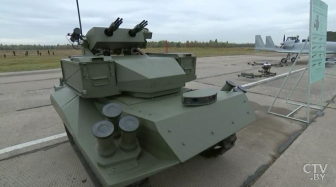 Лукашенко: "Мы раздадим семь миллионов пулеметов и автоматов, каждому взрослому белорусу"