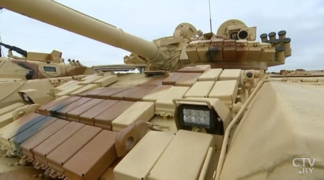 Лукашенко: "Мы раздадим семь миллионов пулеметов и автоматов, каждому взрослому белорусу"