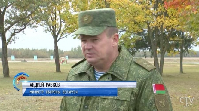 Лукашенко: "Мы раздадим семь миллионов пулеметов и автоматов, каждому взрослому белорусу"