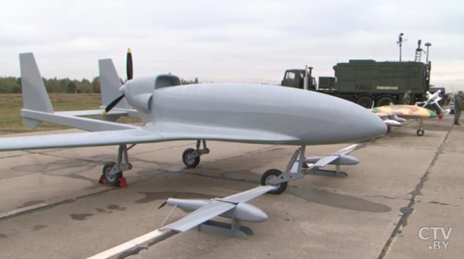 Лукашенко: "Мы раздадим семь миллионов пулеметов и автоматов, каждому взрослому белорусу"