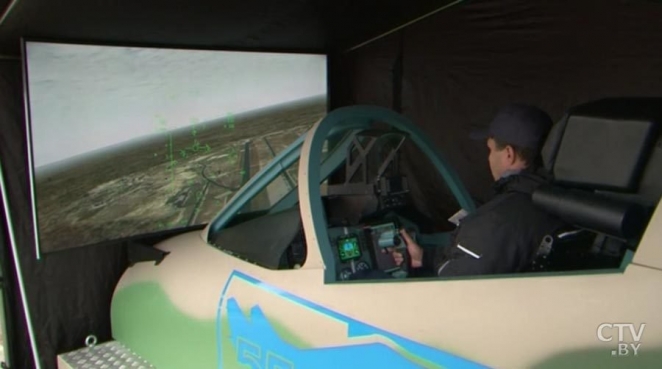 Лукашенко: "Мы раздадим семь миллионов пулеметов и автоматов, каждому взрослому белорусу"