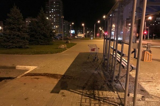В Минске пьяный водитель въехал в остановку общественного транспорта