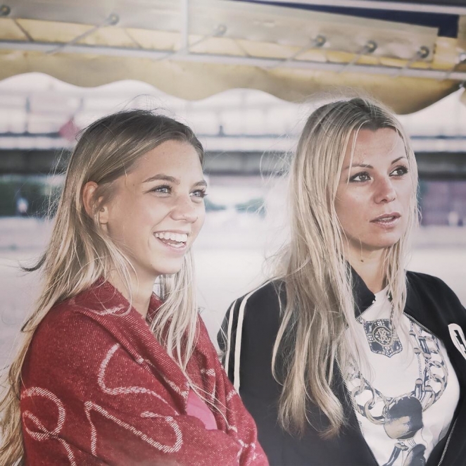 Кому 30, кому 52? Ирина Салтыкова выложила фото с дочкой, шокировав фигурой