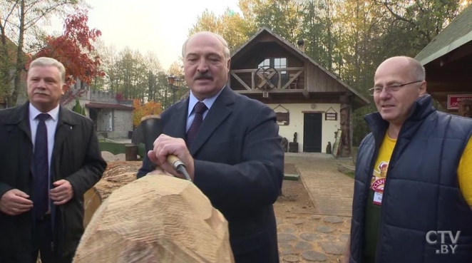 Лукашенко и К нарушили декрет №1. В рабочее время пили пиво и не только - фотофакт