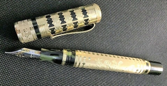 За родную мову: студентка рассказала, как Лукашенко дарил ей ручку