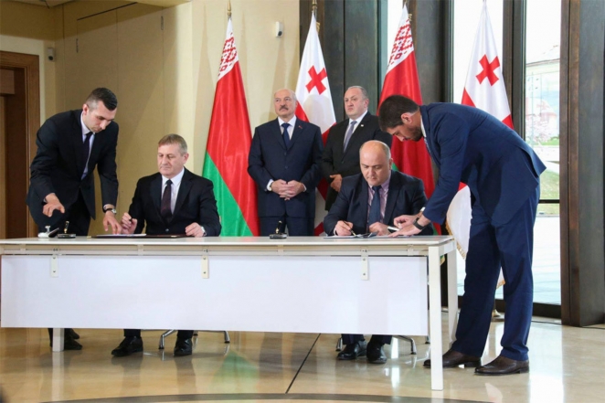 Начинал физруком, обвинялся в помощи сыну. 8 фактов о задержанном мэре Жодино