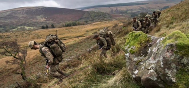 Belarusian paratroopers win military competition in UK