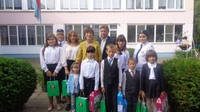 Директору школы под Минском не продлили контракт. На ее защиту стали родители и коллеги 