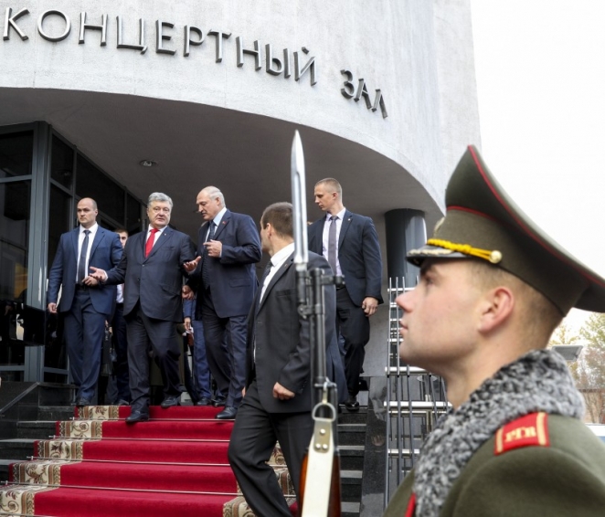 Обзор украинских СМИ: "Москва заплатит Лукашенко за встречу с Порошенко"