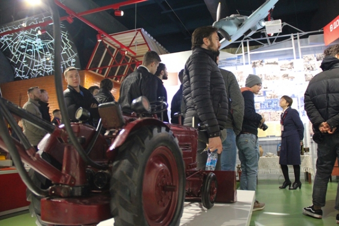 Или заиграете, или… Хоккеистов минского "Динамо" сводили на завод