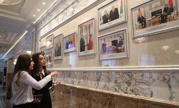 Достойных сливов нет? "Незыгарь" прошелся по резиденциям Лукашенко