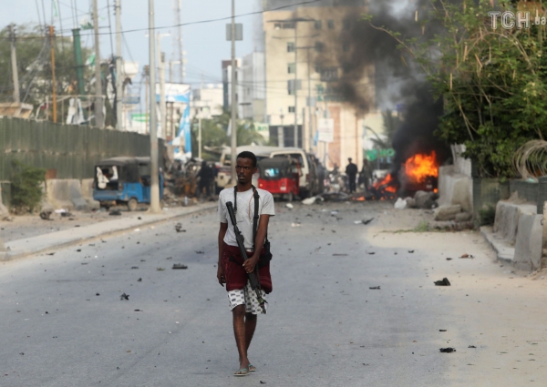 В Сомали террористы взорвали четыре автомобиля, десятки погибших